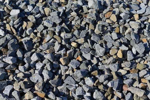 駐車場に砂利を敷くって、実はこんなにメリットがあるんです！